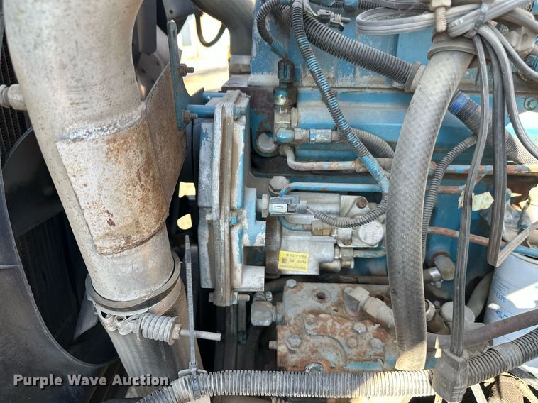 image for item EL0015 1997 International 4900 digger derrick truck