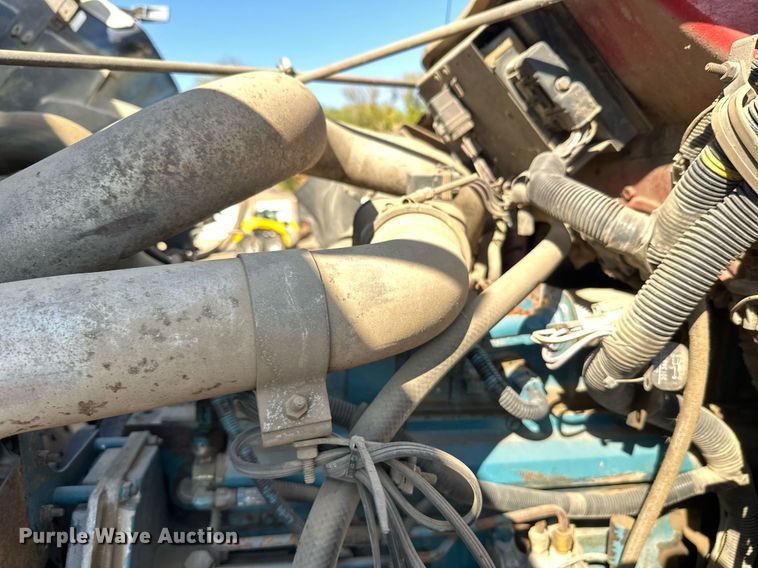 image for item EL0015 1997 International 4900 digger derrick truck