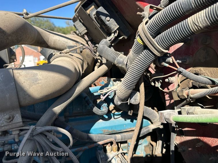 image for item EL0015 1997 International 4900 digger derrick truck