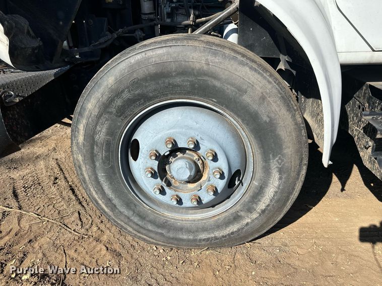 image for item EL0015 1997 International 4900 digger derrick truck