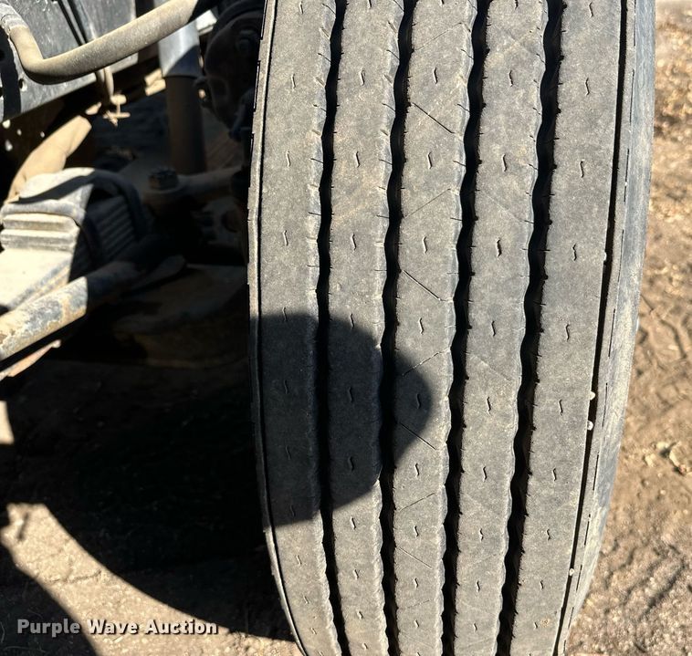 image for item EL0015 1997 International 4900 digger derrick truck