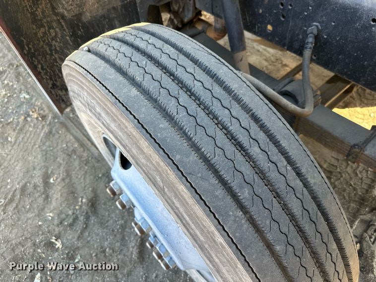 image for item EL0015 1997 International 4900 digger derrick truck