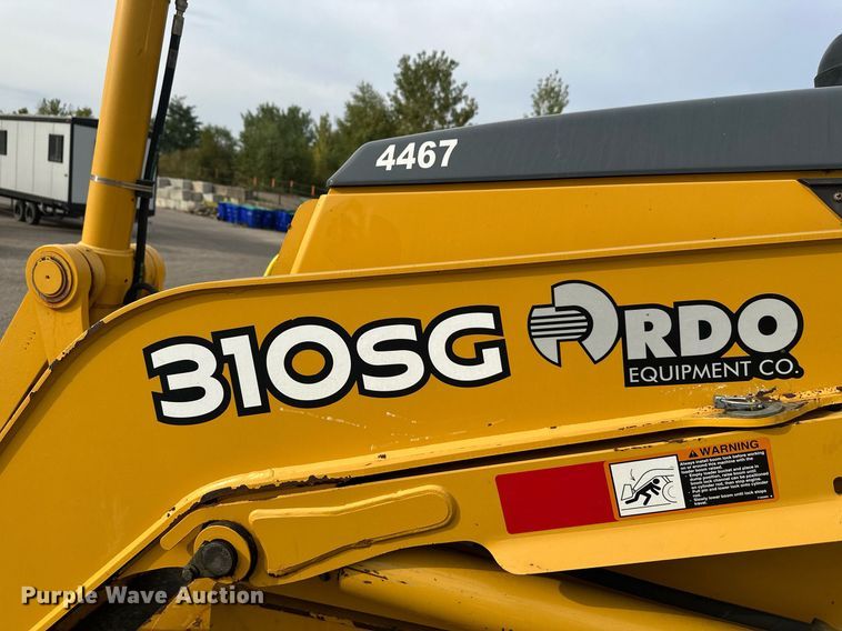 image for item EL0020 2006 John Deere 310SG backhoe