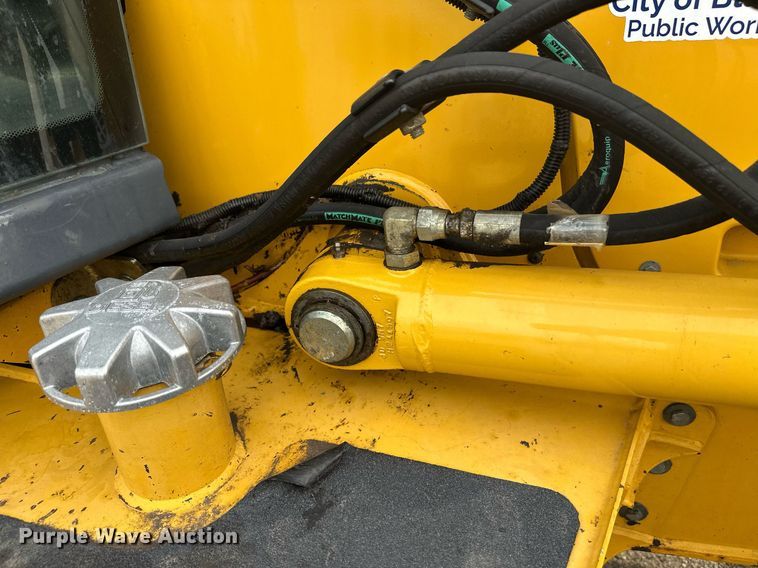 image for item EL0020 2006 John Deere 310SG backhoe