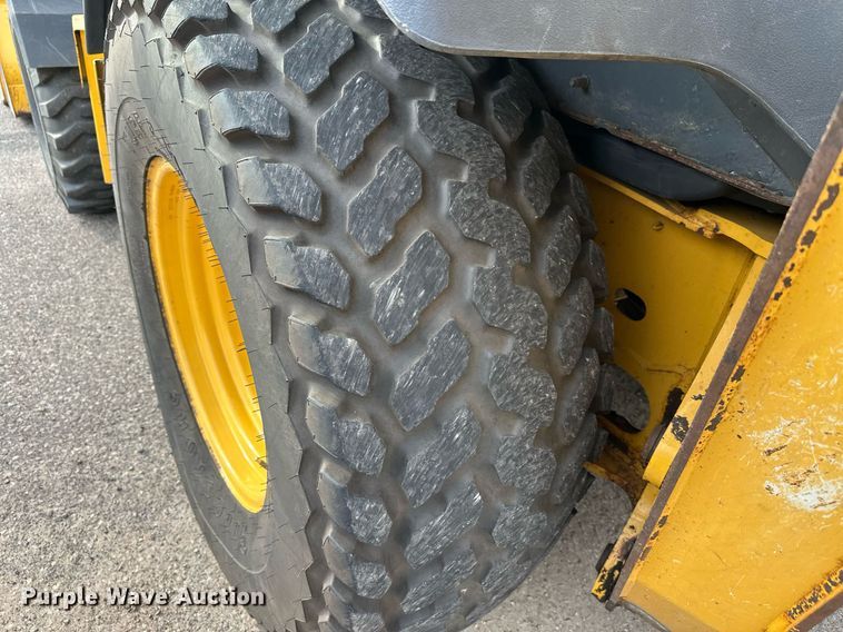 image for item EL0020 2006 John Deere 310SG backhoe