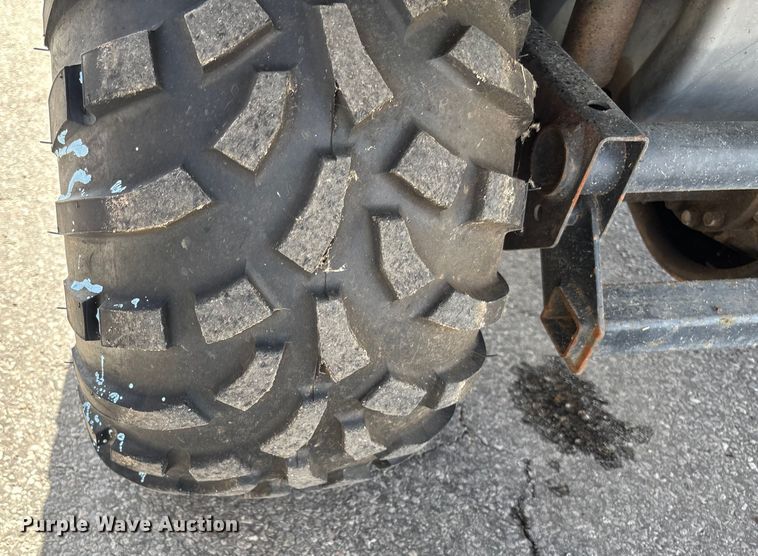 image for item EM8201 2005 John Deere Gator HPX utility vehicle