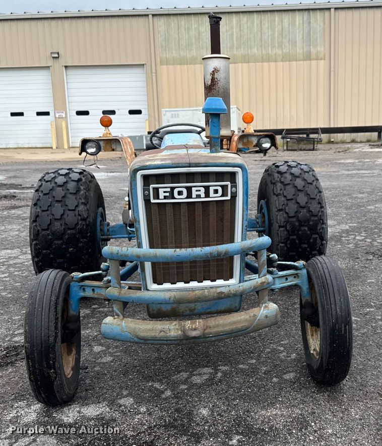 image for item EM8203 1975 Ford 3600 tractor