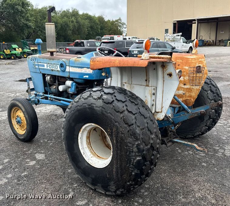 image for item EM8203 1975 Ford 3600 tractor