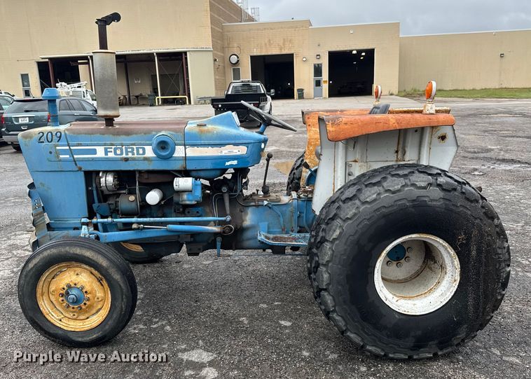image for item EM8203 1975 Ford 3600 tractor