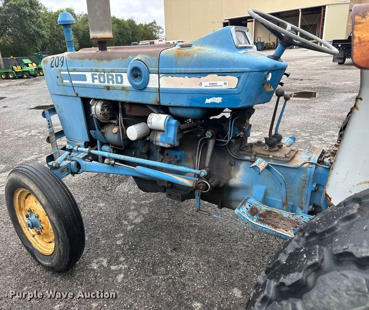 image for item EM8203 1975 Ford 3600 tractor