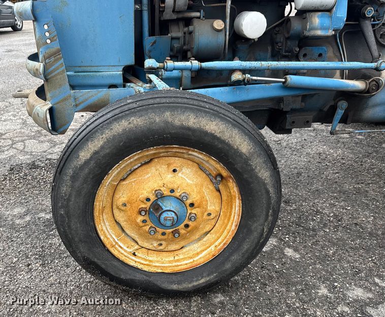 image for item EM8203 1975 Ford 3600 tractor