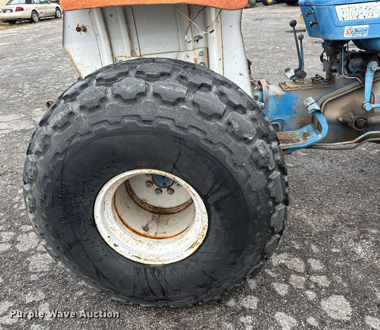 image for item EM8203 1975 Ford 3600 tractor