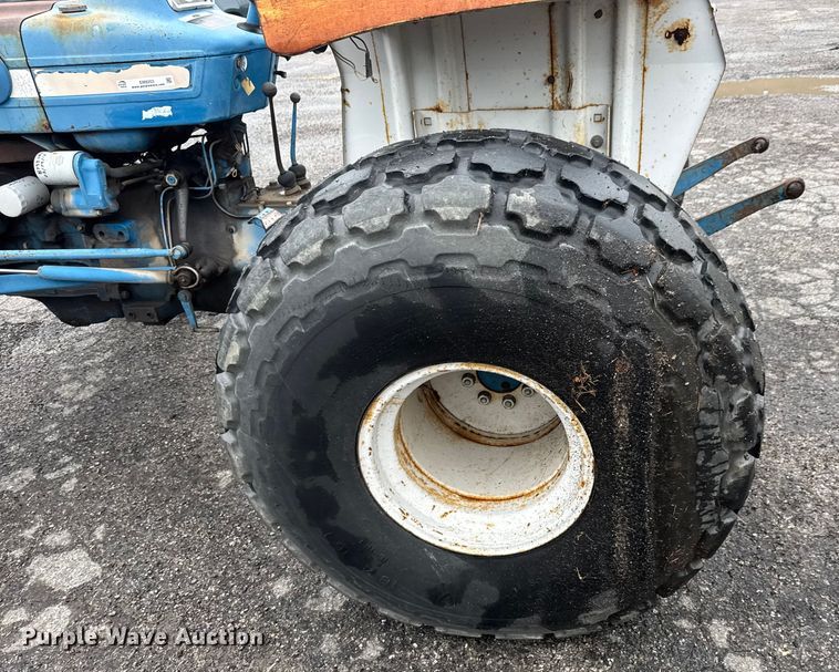 image for item EM8203 1975 Ford 3600 tractor