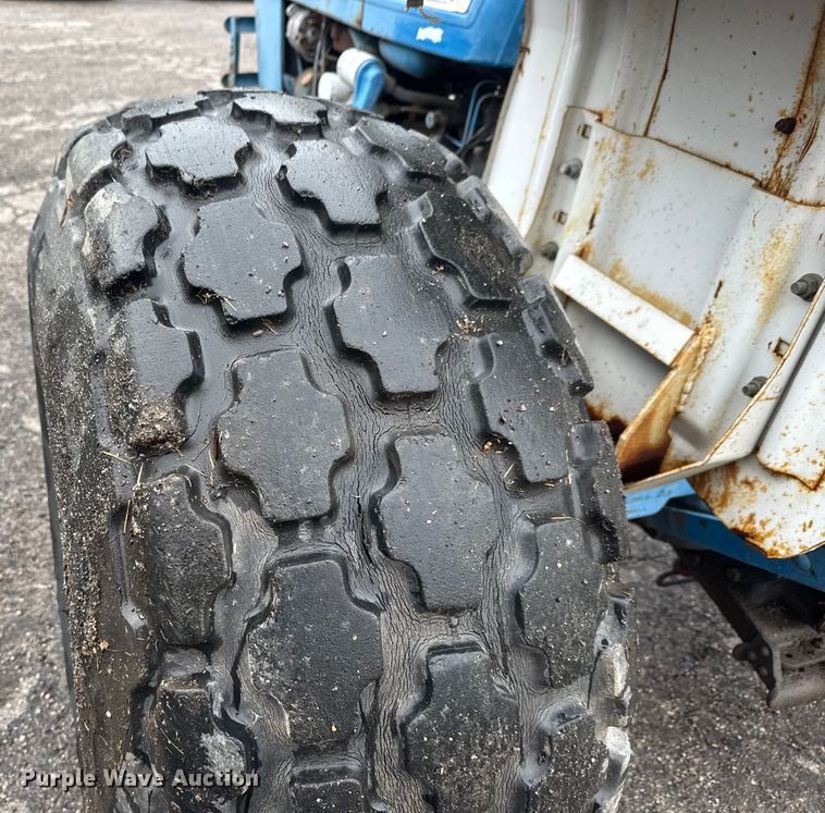 image for item EM8203 1975 Ford 3600 tractor