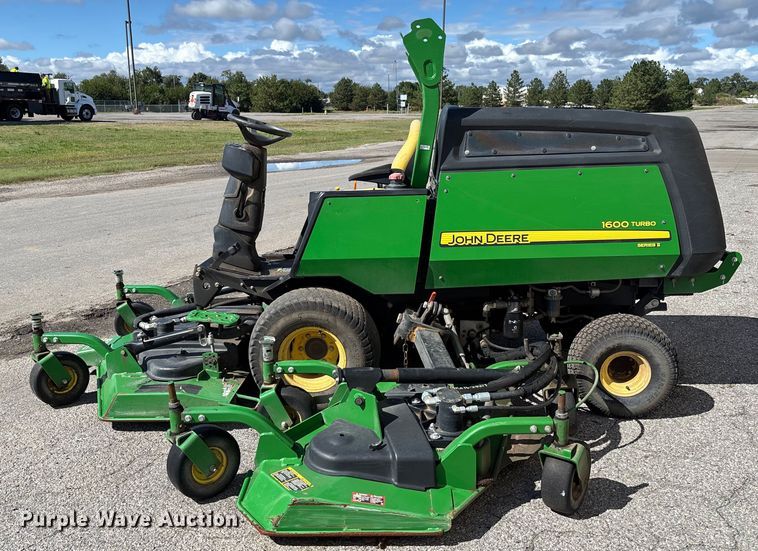 image for item EM8204 2016 John Deere 1600 Turbo Series II lawn mower