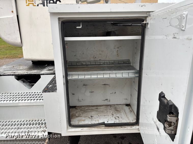 image for item EM8206 2016 Ford F550 Super Duty XL bucket truck