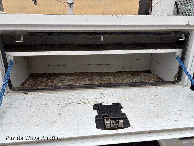 image for item EM8206 2016 Ford F550 Super Duty XL bucket truck