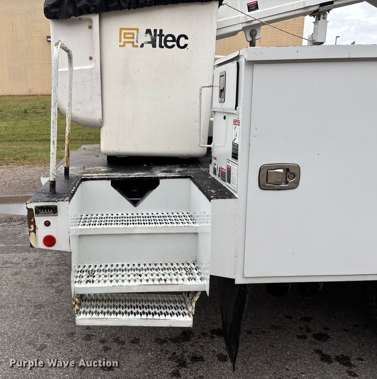 image for item EM8206 2016 Ford F550 Super Duty XL bucket truck