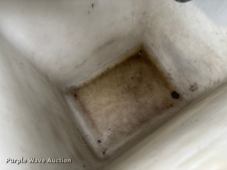 image for item EM8206 2016 Ford F550 Super Duty XL bucket truck