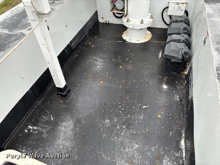 image for item EM8206 2016 Ford F550 Super Duty XL bucket truck