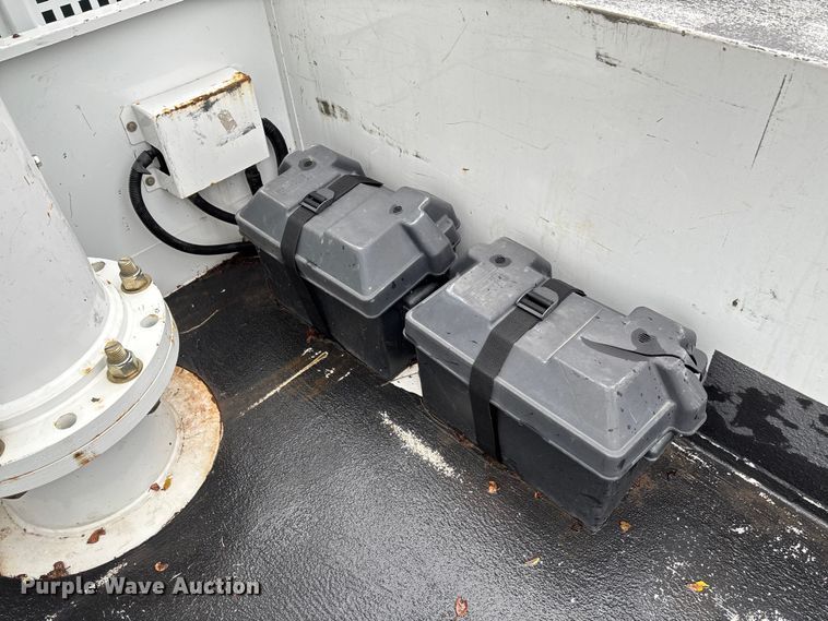 image for item EM8206 2016 Ford F550 Super Duty XL bucket truck