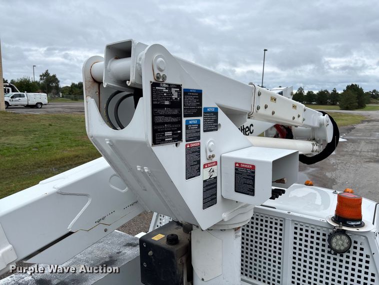 image for item EM8206 2016 Ford F550 Super Duty XL bucket truck