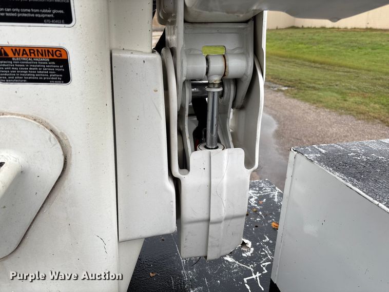 image for item EM8206 2016 Ford F550 Super Duty XL bucket truck