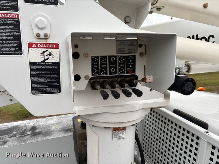 image for item EM8206 2016 Ford F550 Super Duty XL bucket truck