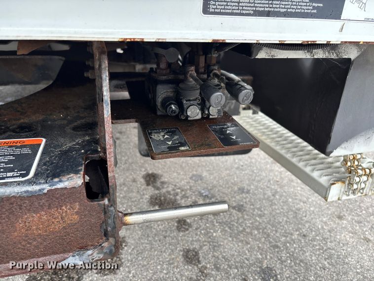 image for item EM8206 2016 Ford F550 Super Duty XL bucket truck