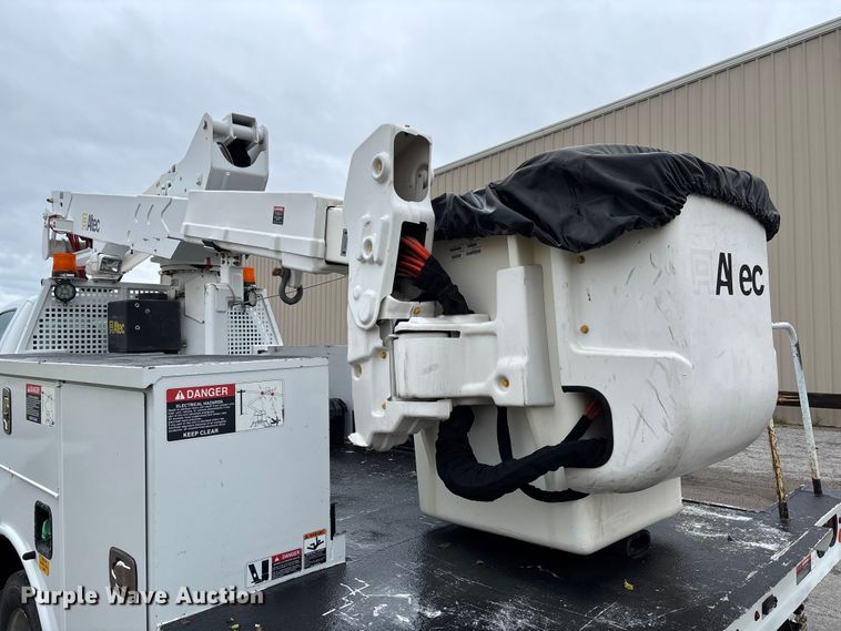 image for item EM8206 2016 Ford F550 Super Duty XL bucket truck