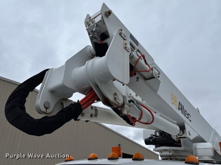 image for item EM8206 2016 Ford F550 Super Duty XL bucket truck