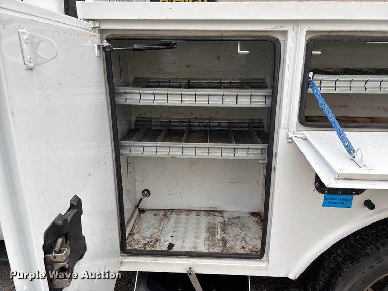 image for item EM8206 2016 Ford F550 Super Duty XL bucket truck