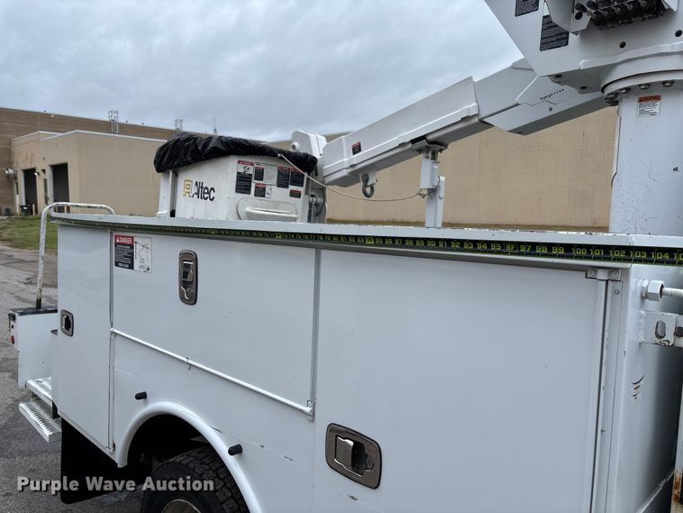 image for item EM8206 2016 Ford F550 Super Duty XL bucket truck