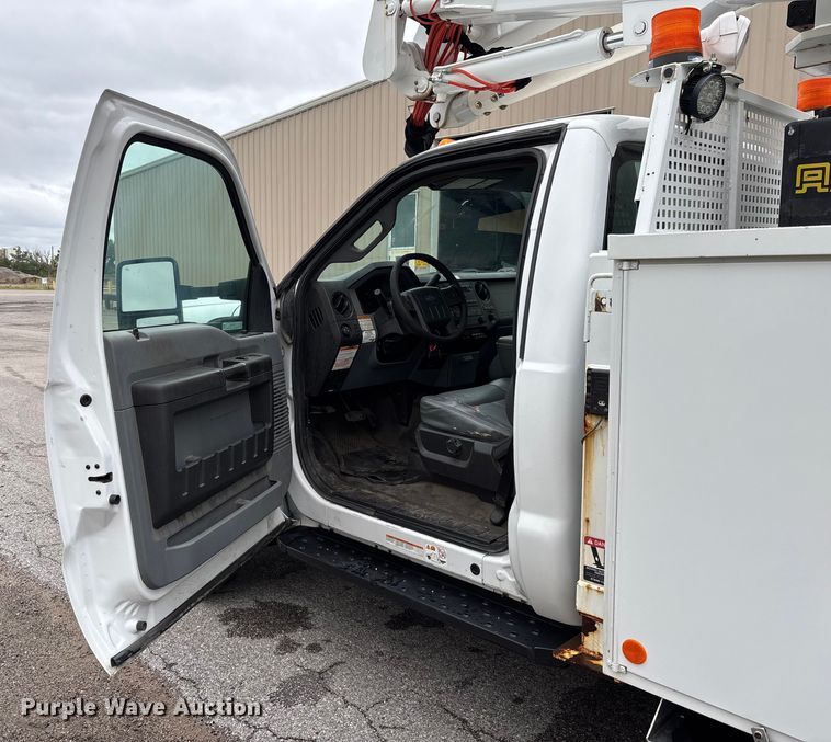 image for item EM8206 2016 Ford F550 Super Duty XL bucket truck
