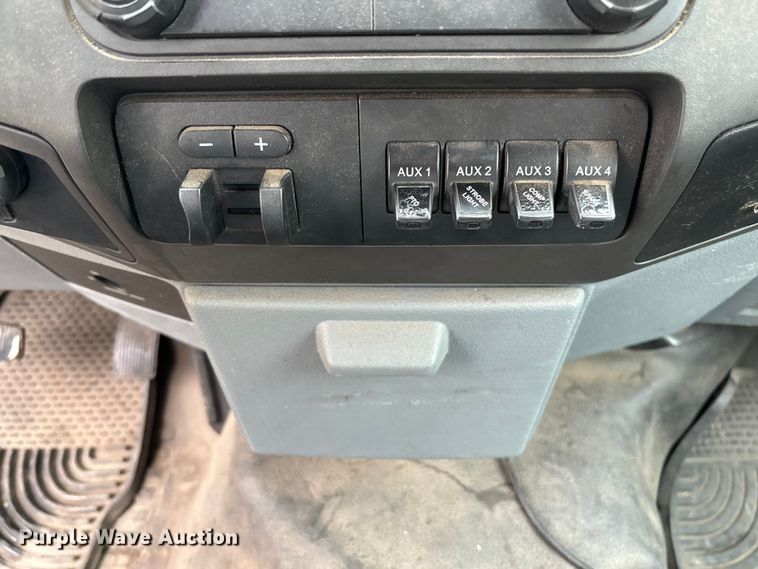 image for item EM8206 2016 Ford F550 Super Duty XL bucket truck