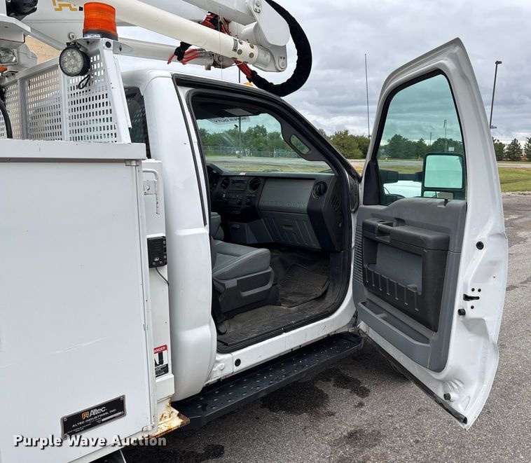 image for item EM8206 2016 Ford F550 Super Duty XL bucket truck