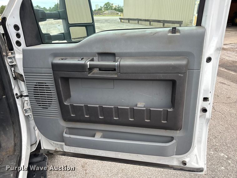 image for item EM8206 2016 Ford F550 Super Duty XL bucket truck