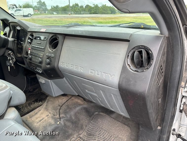 image for item EM8206 2016 Ford F550 Super Duty XL bucket truck