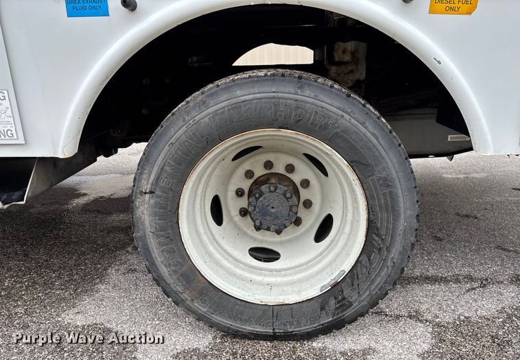 image for item EM8206 2016 Ford F550 Super Duty XL bucket truck