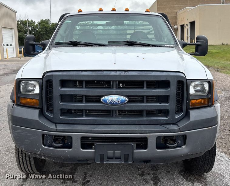 image for item EM8209 2007 Ford F450 Super Duty XL flatbed truck