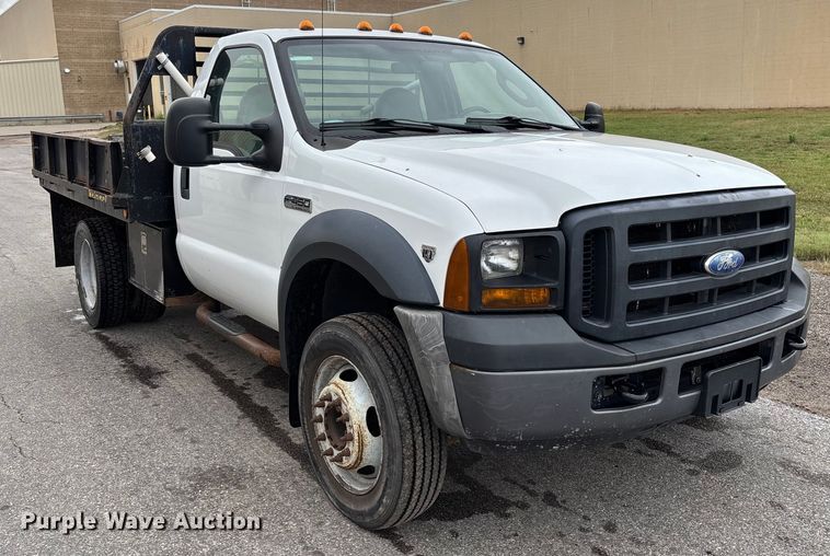 image for item EM8209 2007 Ford F450 Super Duty XL flatbed truck