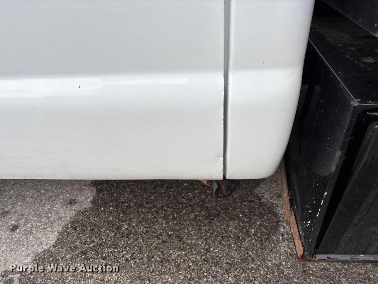 image for item EM8209 2007 Ford F450 Super Duty XL flatbed truck