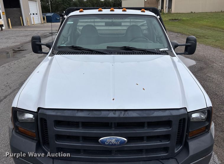 image for item EM8209 2007 Ford F450 Super Duty XL flatbed truck