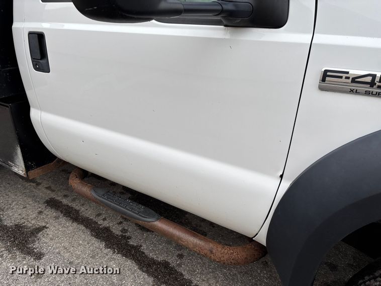 image for item EM8209 2007 Ford F450 Super Duty XL flatbed truck