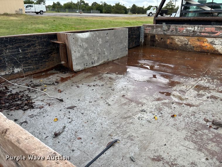 image for item EM8209 2007 Ford F450 Super Duty XL flatbed truck