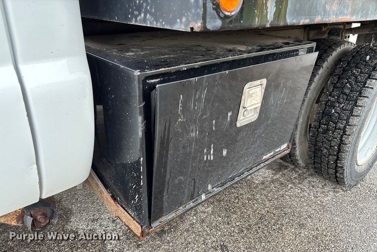 image for item EM8209 2007 Ford F450 Super Duty XL flatbed truck