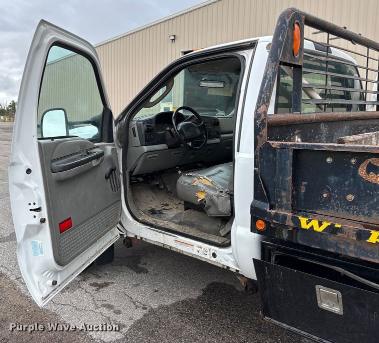 image for item EM8209 2007 Ford F450 Super Duty XL flatbed truck