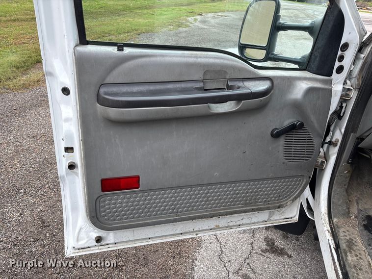 image for item EM8209 2007 Ford F450 Super Duty XL flatbed truck