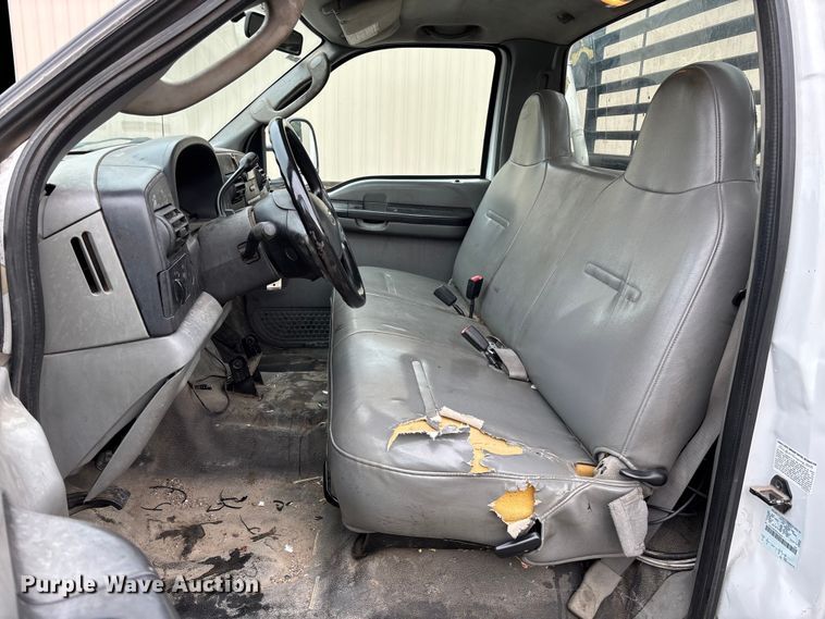 image for item EM8209 2007 Ford F450 Super Duty XL flatbed truck