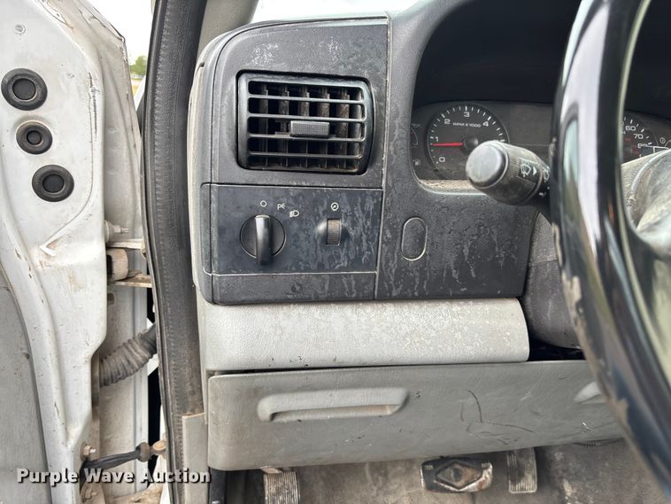 image for item EM8209 2007 Ford F450 Super Duty XL flatbed truck